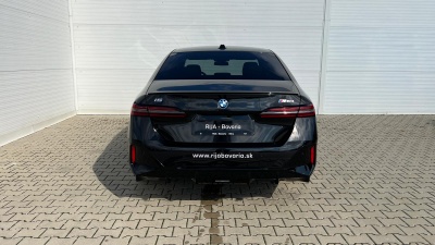 BMW i5 M60 xDrive Sedan (pohľad do interiéru)