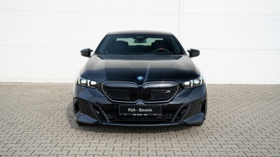 BMW i5 M60 xDrive Sedan (pohľad do interiéru)