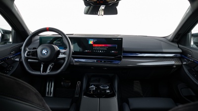 BMW i5 M60 xDrive Sedan (pohľad do interiéru)