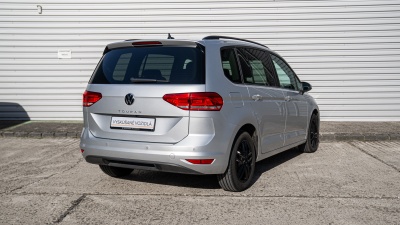 Volkswagen Touran 1.5 TSI Comfortline (pohľad spredu)