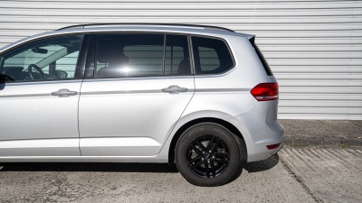 Volkswagen Touran 1.5 TSI Comfortline (pohľad do interiéru)