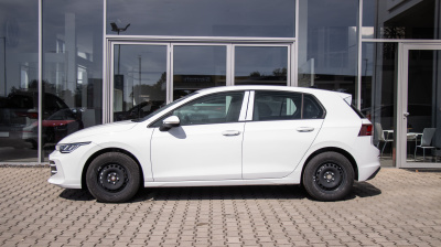 VW Golf 1.5 eTSI (pohľad zboku)