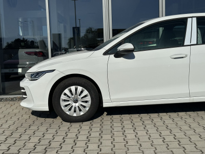 VW Golf 1.5 eTSI (pohľad zozadu)