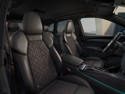 AUDI Q5 2.0 TDI Quattro (pohľad do interiéru)