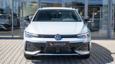 VW Golf Variant 1.5 eTSI R-Line Limited (pohľad do interiéru)