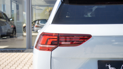 VW Golf Variant 1.5 eTSI R-Line Limited (pohľad do interiéru)