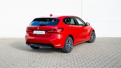 BMW 118i (pohľad zboku)