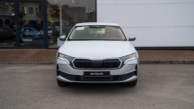 Škoda Octavia 1.5 TSI Selection  (pohľad zboku)