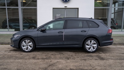 VW Golf Variant 1.5 eTSI Limited (pohľad do interiéru)