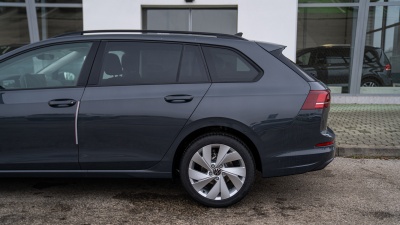 VW Golf Variant 1.5 eTSI Limited (pohľad do interiéru)