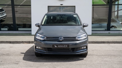 VW Touran 1.5 TSI Limited (pohľad zozadu)