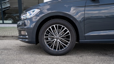 VW Touran 1.5 TSI Limited (pohľad do interiéru)