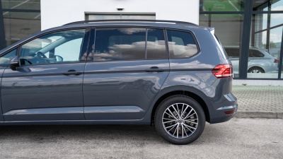 VW Touran 1.5 TSI Limited (pohľad do interiéru)