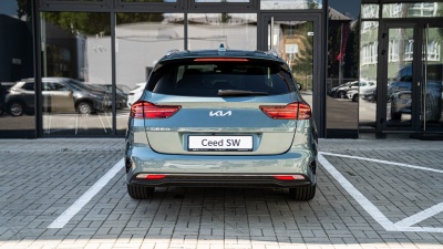 Kia Ceed SW 1.5 T-GDi Gold (pohľad spredu)