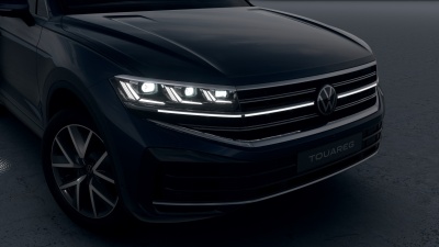 VW Touareg 3.0 TDI Elegance (pohľad spredu)