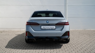 BMW i5 40 eDrive (pohľad do interiéru)