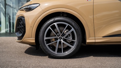 AUDI Q5 2.0 TDI Quattro (pohľad do interiéru)
