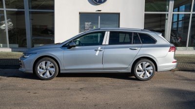 VW Golf Variant 1.5 eTSI Limited (pohľad zboku)