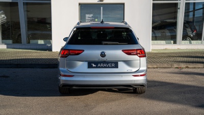 VW Golf Variant 1.5 eTSI Limited (pohľad do interiéru)