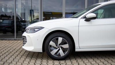 VW Passat Variant 2.0 TDI Business (pohľad zozadu)
