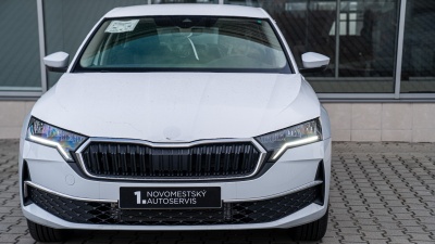 Škoda Octavia 2.0 TDI Selection (pohľad spredu)