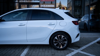 Kia Ceed 1.5 T-GDi Silver (pohľad do interiéru)