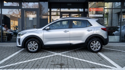 Kia Stonic 1.2 DPi Silver (pohľad zboku)