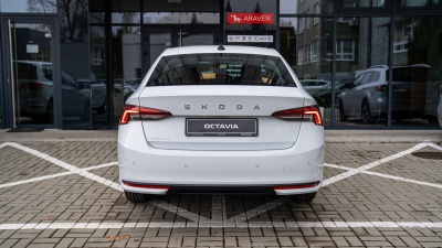 Škoda Octavia 1.5 TSI Selection (pohľad spredu)