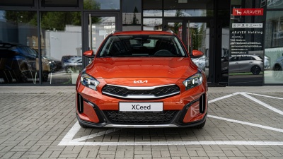 Kia XCeed 1.5 T-GDi 7DCT Silver (pohľad zozadu)