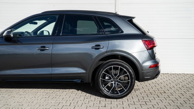 AUDI Q5 2.0 TDI Quattro Sport Edition (pohľad do interiéru)