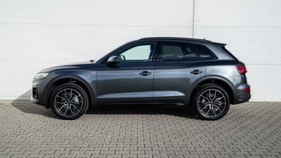 AUDI Q5 2.0 TDI Quattro Sport Edition (pohľad do interiéru)