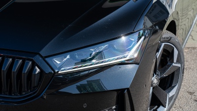 Škoda Superb 2.0 TSI Sportline 4x4 (pohľad spredu)