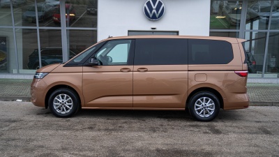 VW Multivan Life Long 2.0 TDI (pohľad zboku)