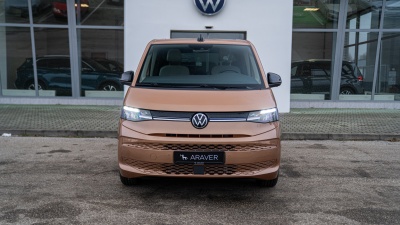 VW Multivan Life Long 2.0 TDI (pohľad zozadu)