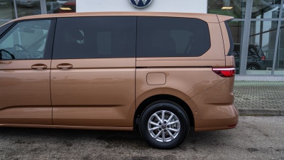 VW Multivan Life Long 2.0 TDI (pohľad do interiéru)