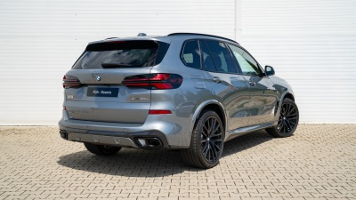 BMW X5 30d xDrive (pohľad zboku)