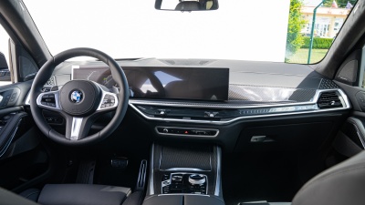 BMW X5 30d xDrive (pohľad do interiéru)
