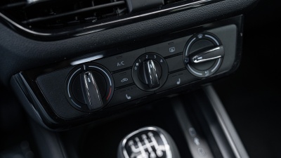 Škoda Kamiq 1.0 TSI Drive 130 (pohľad do interiéru)