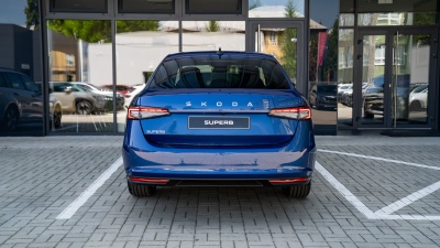Škoda Superb 2.0 TDI Top Selection  (pohľad spredu)