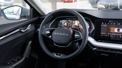 Škoda Octavia Combi 1.5 TSI Selection  (pohľad zboku)