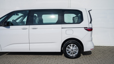 VW Multivan Bulli 2.0 TDI (pohľad do interiéru)