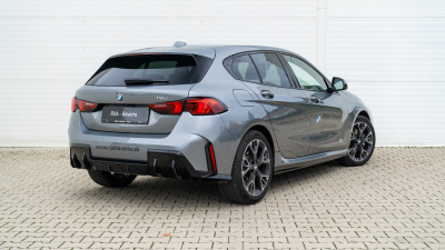 BMW 118d (pohľad zboku)