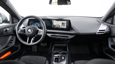 BMW 118d (pohľad do interiéru)