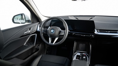 BMW iX1 20 eDrive (pohľad do interiéru)