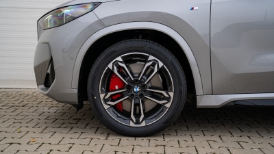 BMW X1 20d xDrive (pohľad spredu)