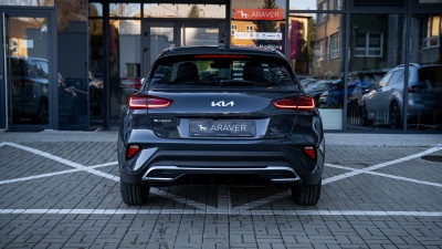 Kia XCeed 1.5 T-GDi Silver (pohľad spredu)