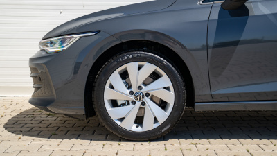 VW Golf Variant 2.0 TDI Limited (pohľad spredu)