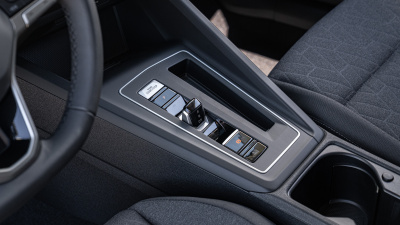 VW Golf Variant 2.0 TDI Limited (pohľad do interiéru)