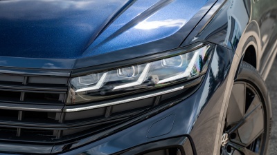 VW Touareg 3.0 TDI R-Line Limited (pohľad spredu)