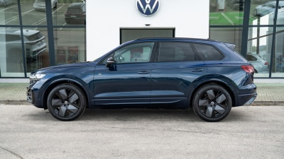 VW Touareg 3.0 TDI R-Line Limited (pohľad do interiéru)